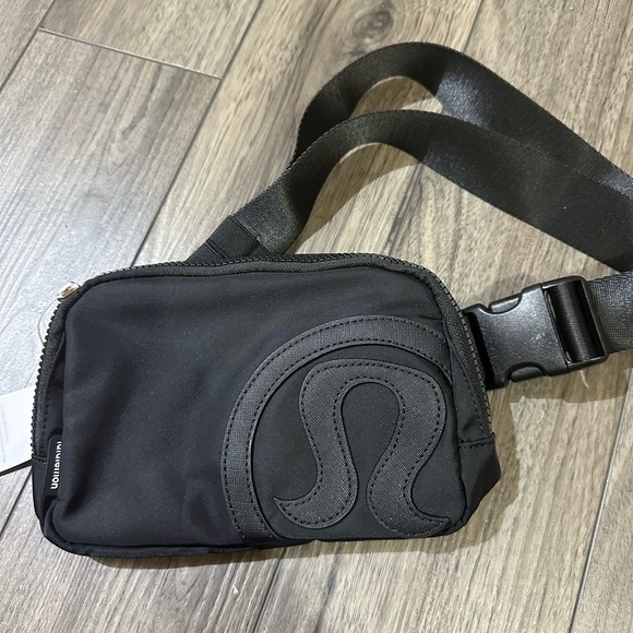 NWT Beltbag/waistpack - Picture 1 of 6